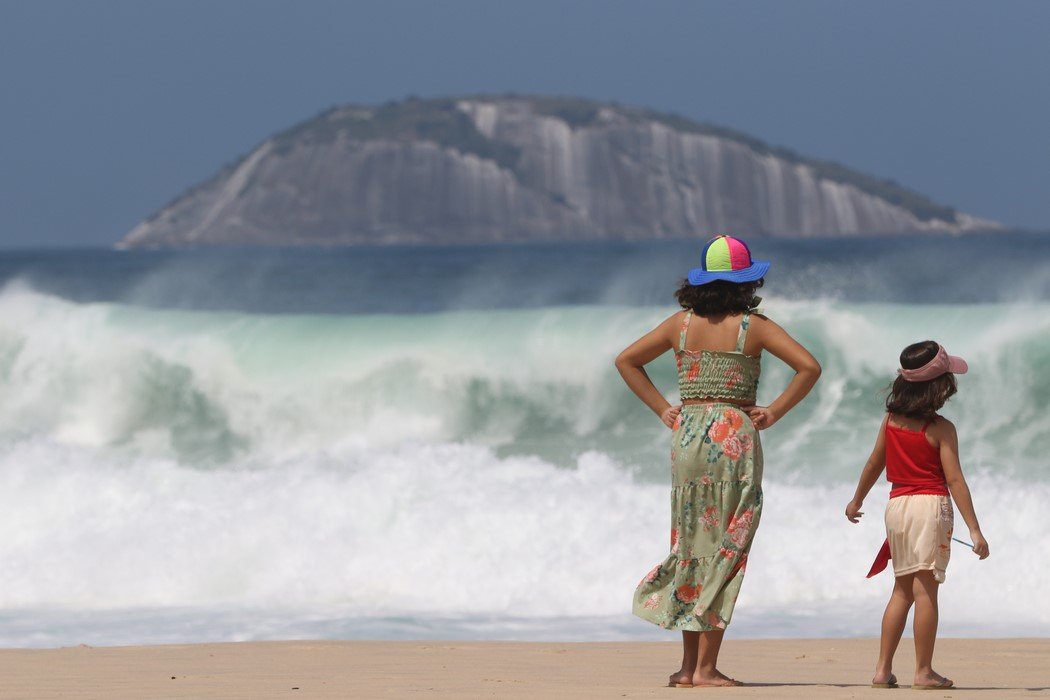 Praias do Rio de Janeiro continuam sob risco de fortes ondas