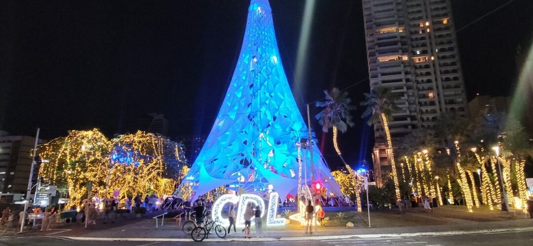 Árvores do Ceará Natal de Luz ganham temática de vela em alusão às tradicionais jangadas cearenses