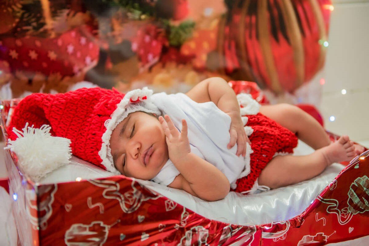 Bebês internados no HGWA ganham sessão fotográfica com temática natalina