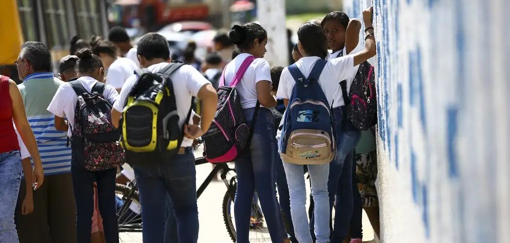 Menos de 50% dos alunos sabem o básico em matemática e ciências