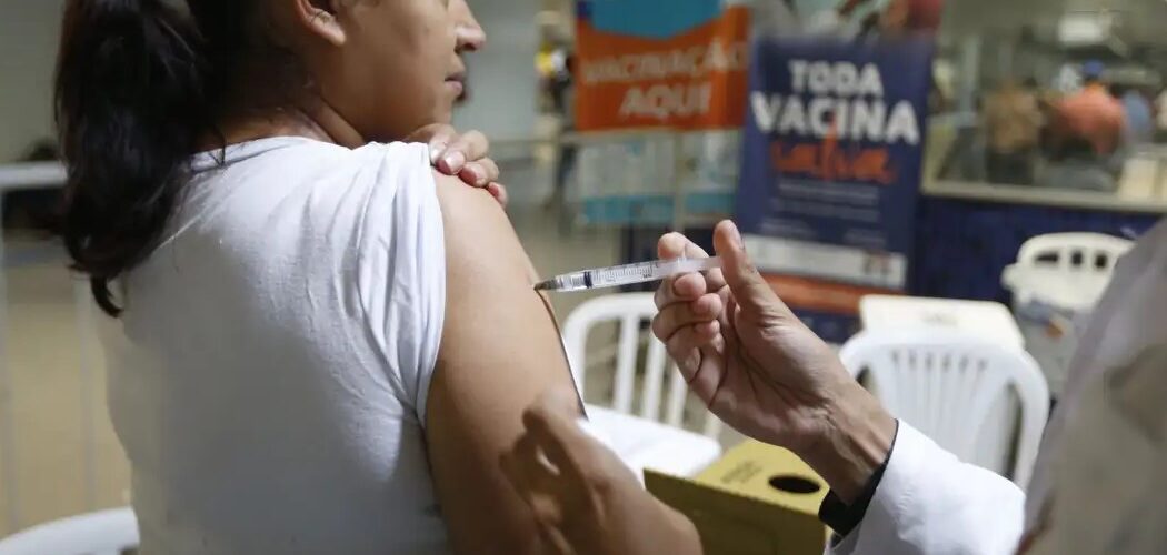 País ainda enfrenta desconfiança em relação à vacinação