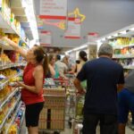 Preço de alimentos e juros contribuíram para frear inflação em 2023