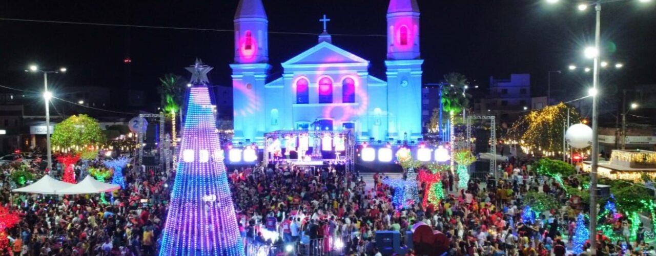 Natal: Prefeitura de Itapipoca abre Natal pra Toda Gente com a Chegada radical do Papai Noel