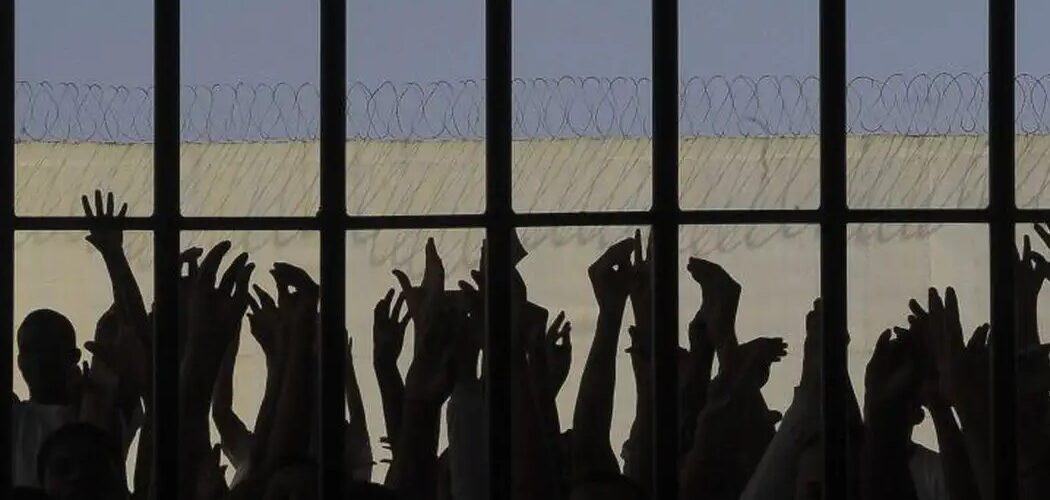 Direitos Humanos: Indulto natalino perdoa multas e exclui condenados por 8 de janeiro