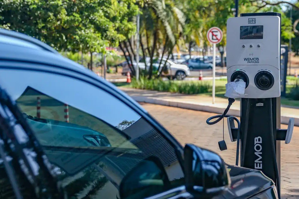 Economia: Carros elétricos que estourarem cotas de importação pagarão tarifas