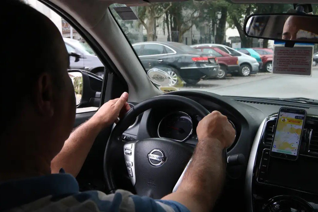 Cobrança por ar-condicionado em carros de aplicativo é abusiva