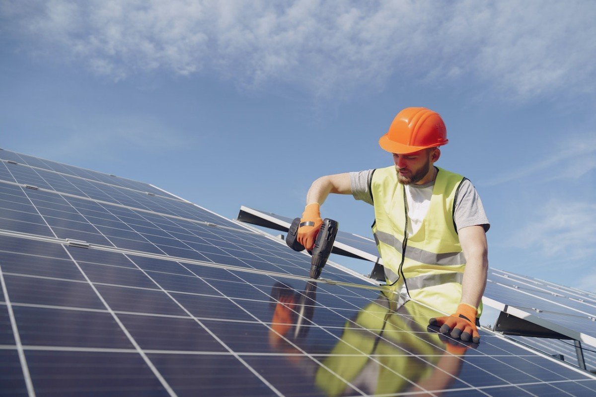 Economia: Geração própria solar atinge 26 gigawatts e ultrapassa R$ 130 bilhões de investimentos no País