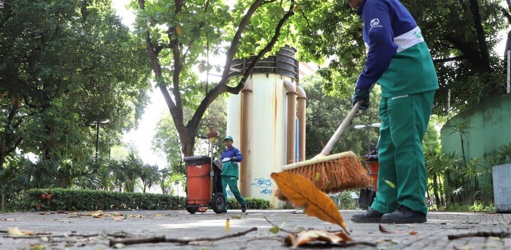 Setor de Asseio e Conservação garante limpeza em meio à folia em Fortaleza