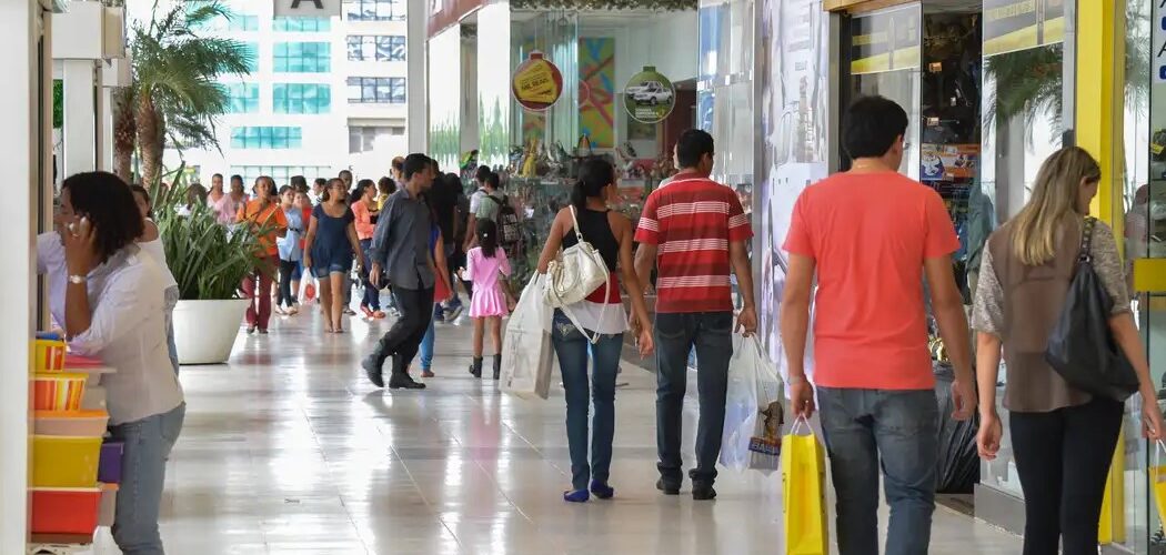 Vendas do comércio varejista sobem 1,7% em 2023