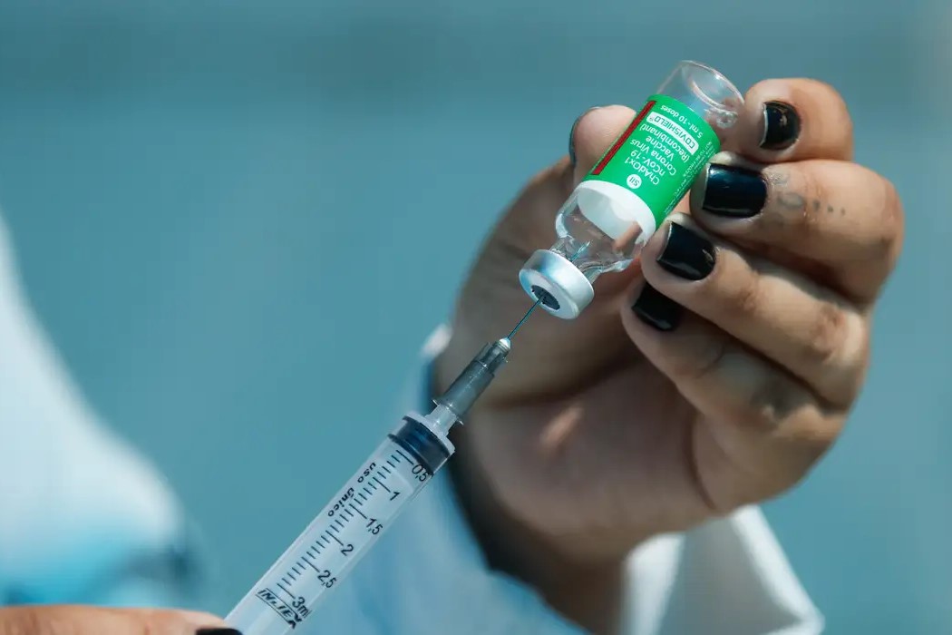 Clínica VMais Vacinas lança campanha de incentivo à vacinação e ao cuidado da saúde mental