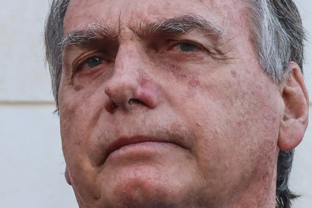 Investigação: PF indicia Bolsonaro e mais 16 pessoas por fraude em cartão de vacina