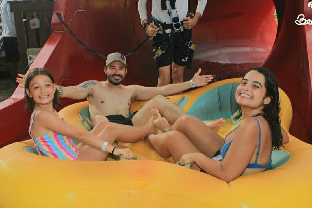 Fernando Zor curte férias com as filhas no Beach Park