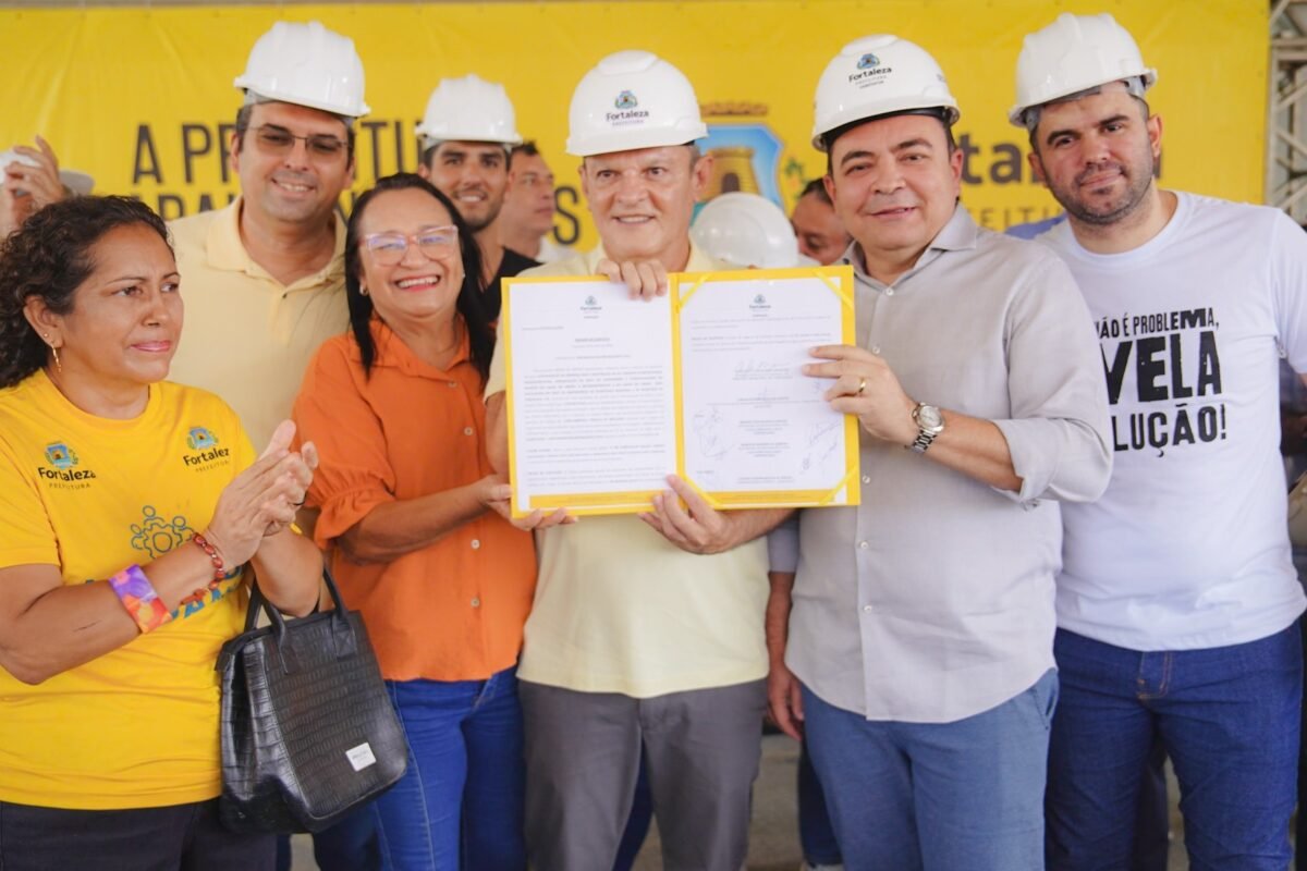 Prefeito Sarto assina ordem de serviço para construção de novas moradias para famílias da Lagoa do Urubu, no Floresta
