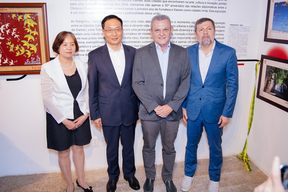 Sarto participa de abertura da exposição que celebra diplomacia entre Fortaleza e a cidade chinesa de Xiamen