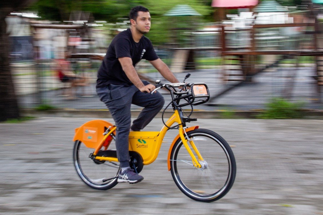 Prefeitura de Fortaleza entrega 50 bikes elétricas como parte da modernização do Bicicletar
