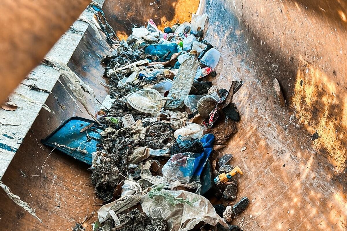 Vilão do esgoto e do meio ambiente entenda os impactos que o lixo causa no sistema de esgotamento sanitário
