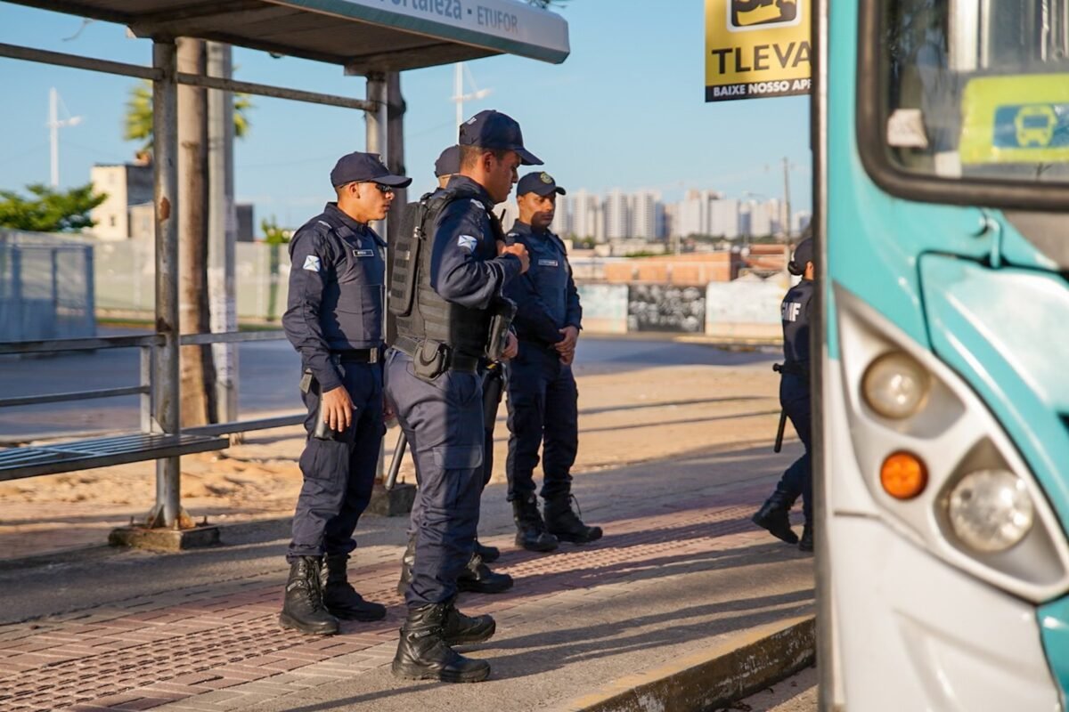 Guarda Municipal de Fortaleza intensifica abordagens preventivas no transporte público