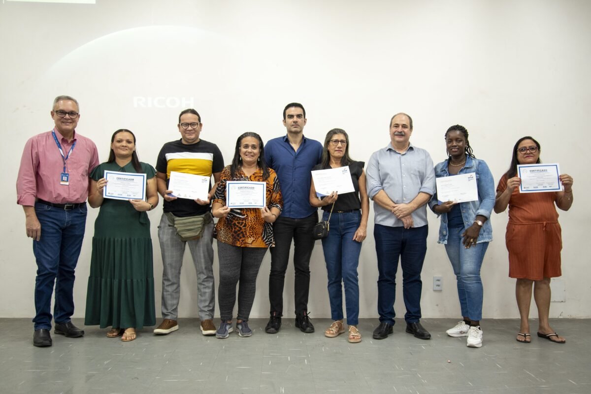 Prefeitura de Fortaleza entrega 1.196 certificados para concludentes do Programa Fortaleza + Futuro