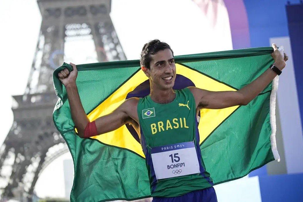 Caio Bonfim fatura prata inédita para o Brasil na marcha atlética