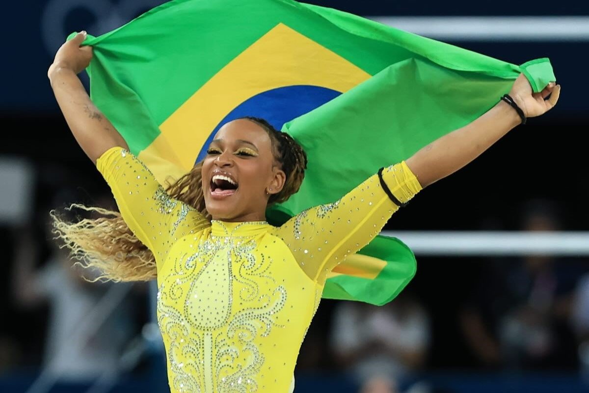 Rebeca Andrade é prata no individual geral na ginástica em Paris