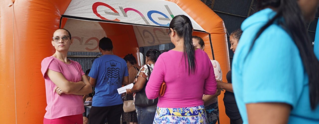 Clientes da Enel Ceará podem realizar troca de lâmpada em lojas de atendimento