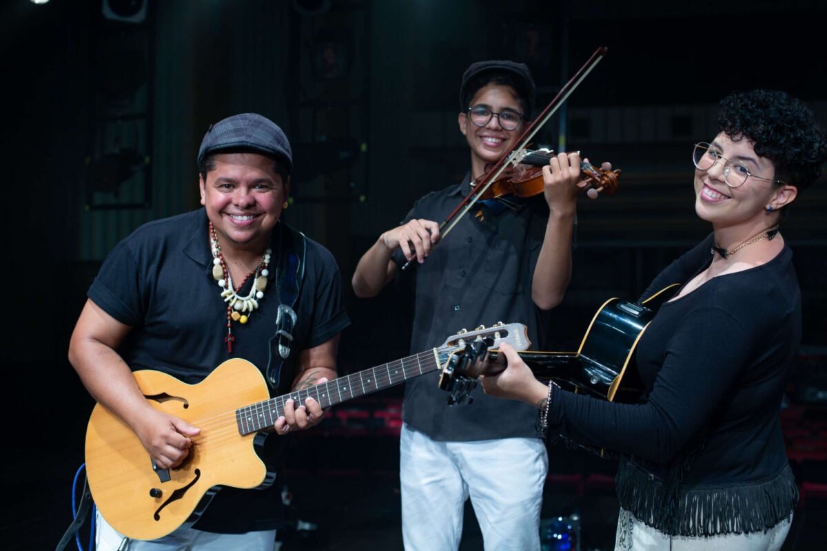 Edinho e Yayá Vilas Boas conquistam prêmio no Festival Nacional da Canção