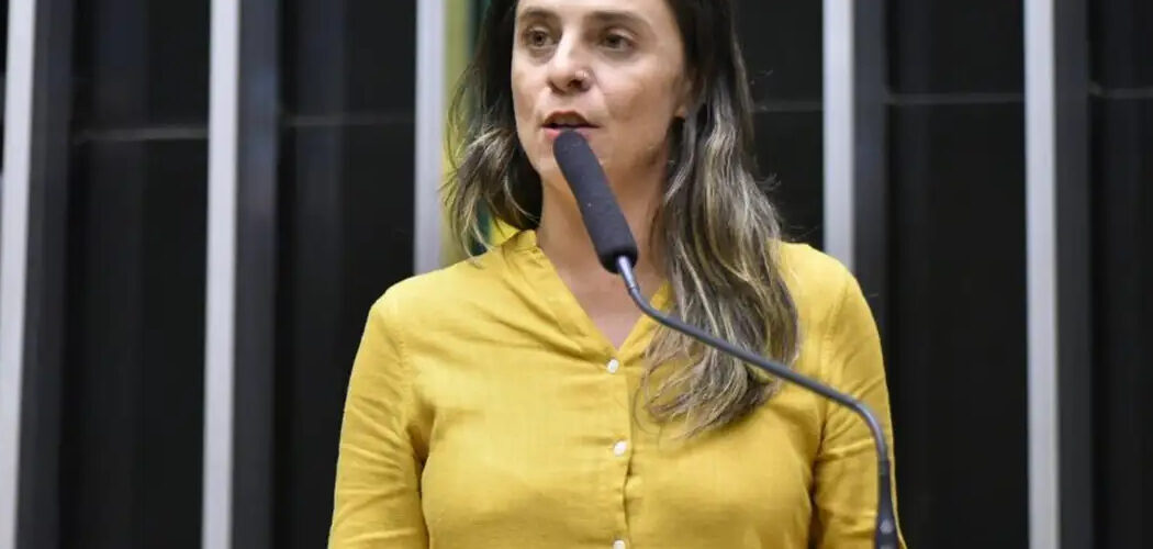 Projeto quer suspender salário de militares da ditadura