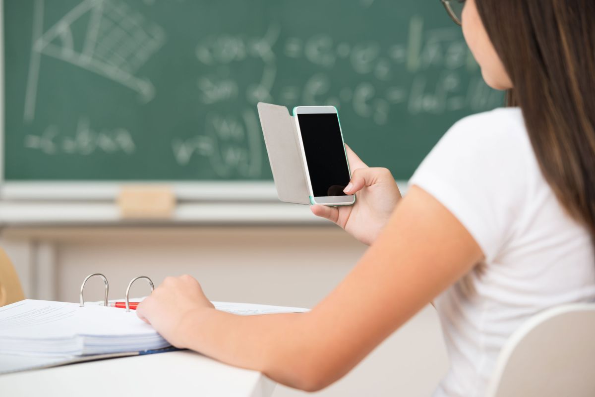 Celulares em sala de aula: entre limites e possibilidades