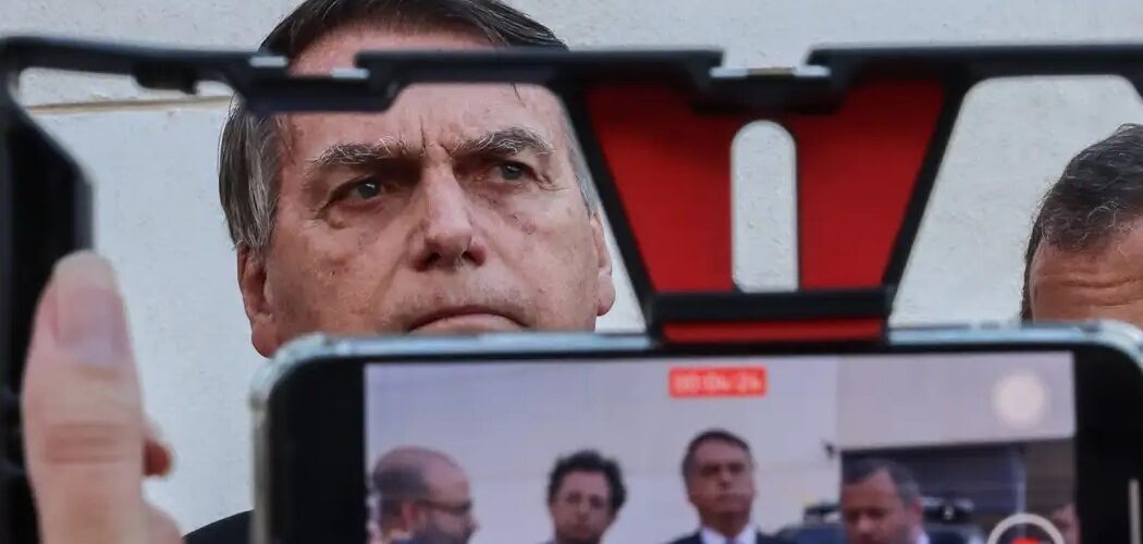 PGR denuncia Bolsonaro e mais 33 por tentativa de golpe de Estado
