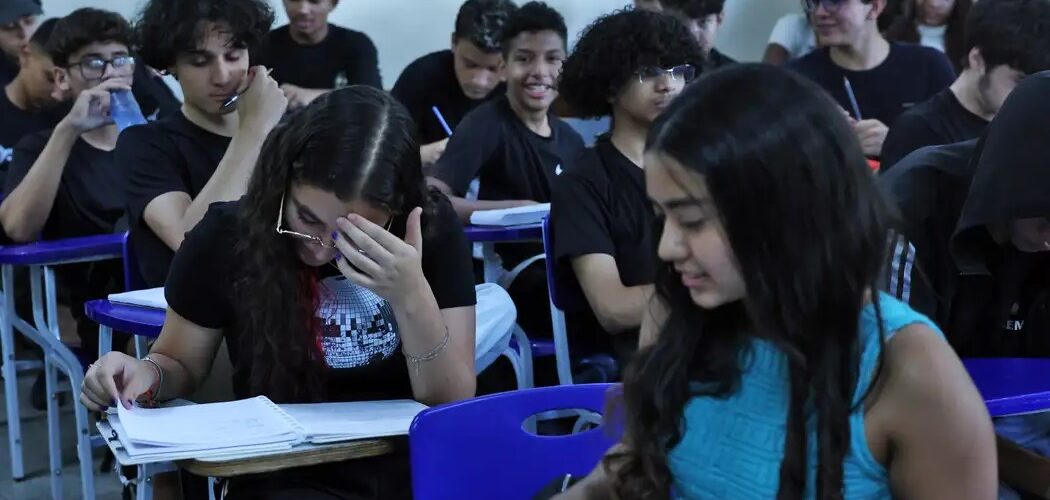 Pé-de-Meia será depositado na conta de alunos a partir de terça-feira (25)