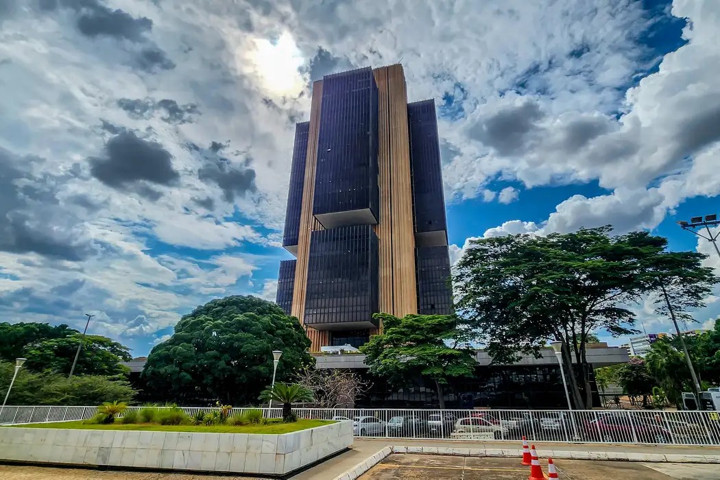 Eonomia: Mercado financeiro projeta inflação de 5,68% em 2025