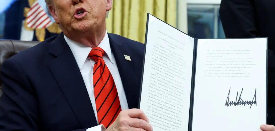 Internacional: Trump assina decreto para reformar Sistema Eleitoral dos EUA e cita Brasil como exemplo em uso de biometria