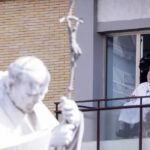 Papa Francisco recebe alta médica após 38 dias de internação e agradece aos fiéis