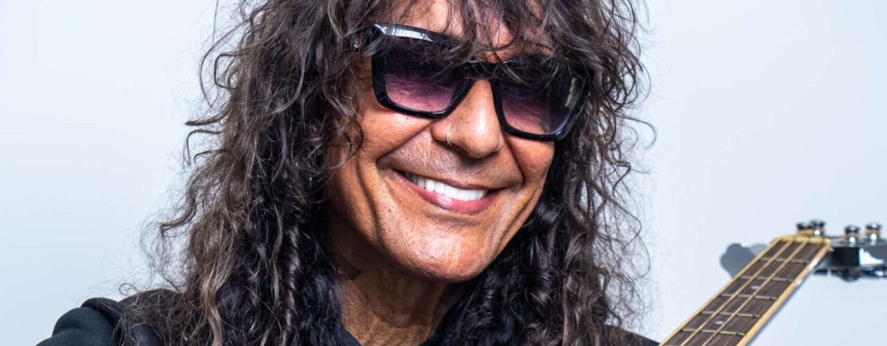 Luiz Caldas faz show intimista no Cineteatro São Luiz em Fortaleza