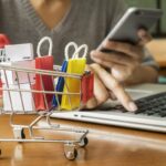 Consumo: Brasileiros consultam opiniões antes de comprar, revela pesquisa do Reclame AQUI