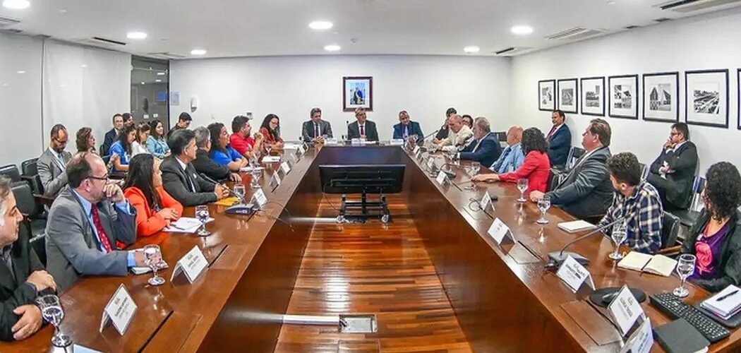 Economia: Centrais sindicais defendem isenção de PLR na reforma do Imposto de Renda