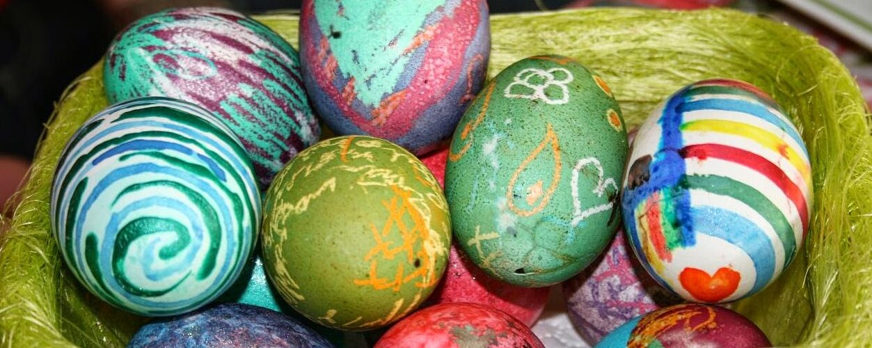 Negócios: Doux Tartelettes apresenta coleção exclusiva de Páscoa com ovos pintados à mão