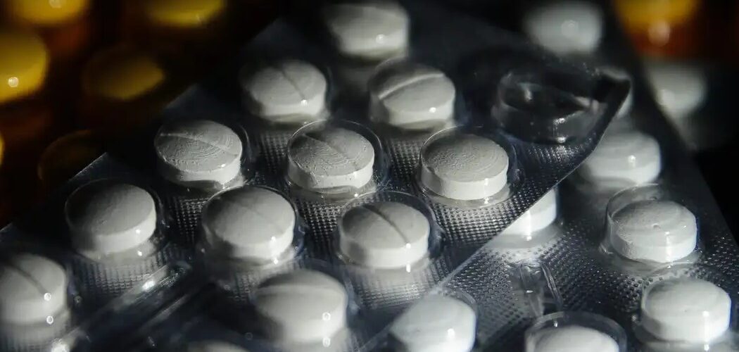 Decisão: Justiça Federal suspende resolução que autorizava farmacêuticos a prescrever medicamentos