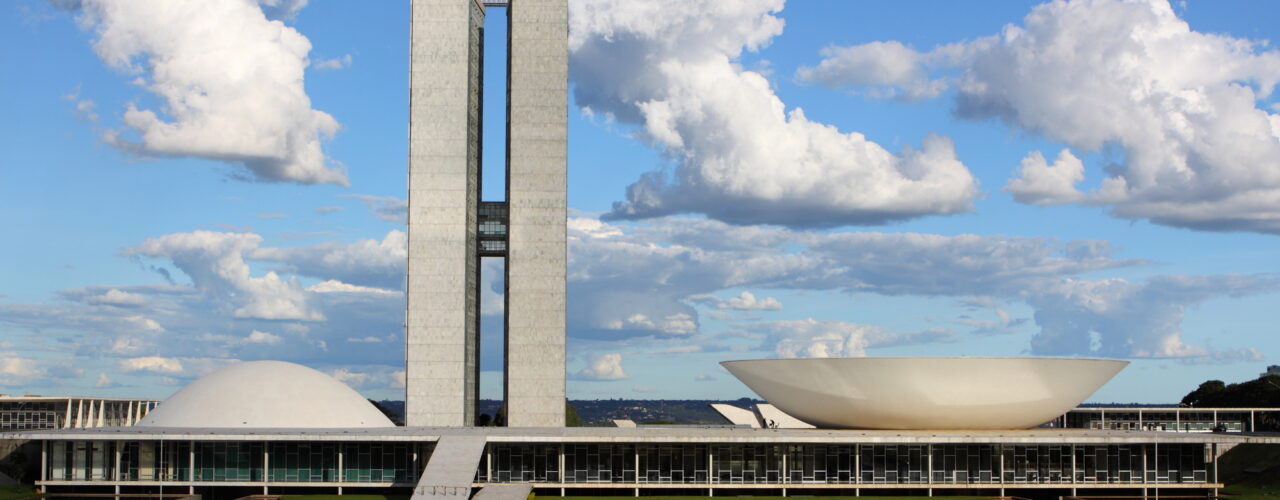 Economia: Projeto de Lei propõe isenção de IR para rendas até R$ 5 mil e taxação dos mais ricos
