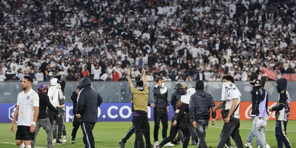 Futebol: Conmebol declara vitória do Fortaleza por 3 a 0 após invasão em jogo contra o Colo-Colo