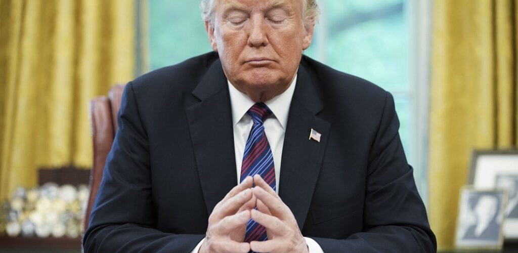 Internacional: Trump nega intenção de demitir Jerome Powell do Fed e volta a pressionar por corte de juros