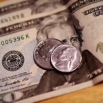 Economia: Guerra comercial entre EUA e China eleva dólar a R$ 5,90 e derruba Ibovespa