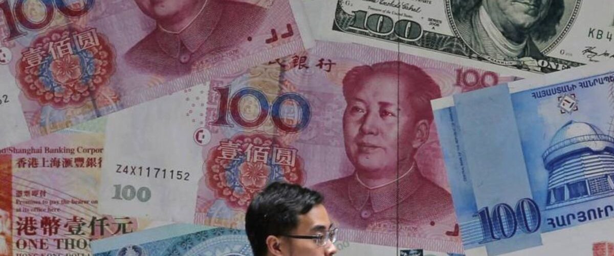 Internacional: Exportadores chineses aceleram conversão de dólares em yuan diante de guerra comercial com os EUA