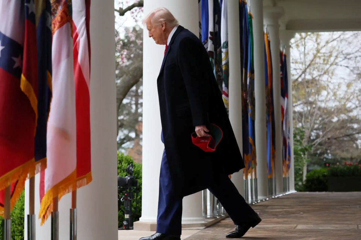 Internacional: Trump ameaça China com tarifas de 50% e amplia guerra comercial em 2025