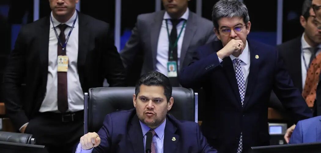 Política: Câmara e Senado discutem Lei do Mar, CPI das Bets e isenção do IR para quemPolítica: Câmara e Senado discutem Lei do Mar, CPI das Bets e isenção do IR para quem ganha até R$ 5 mil ganha até R$ 5 mil