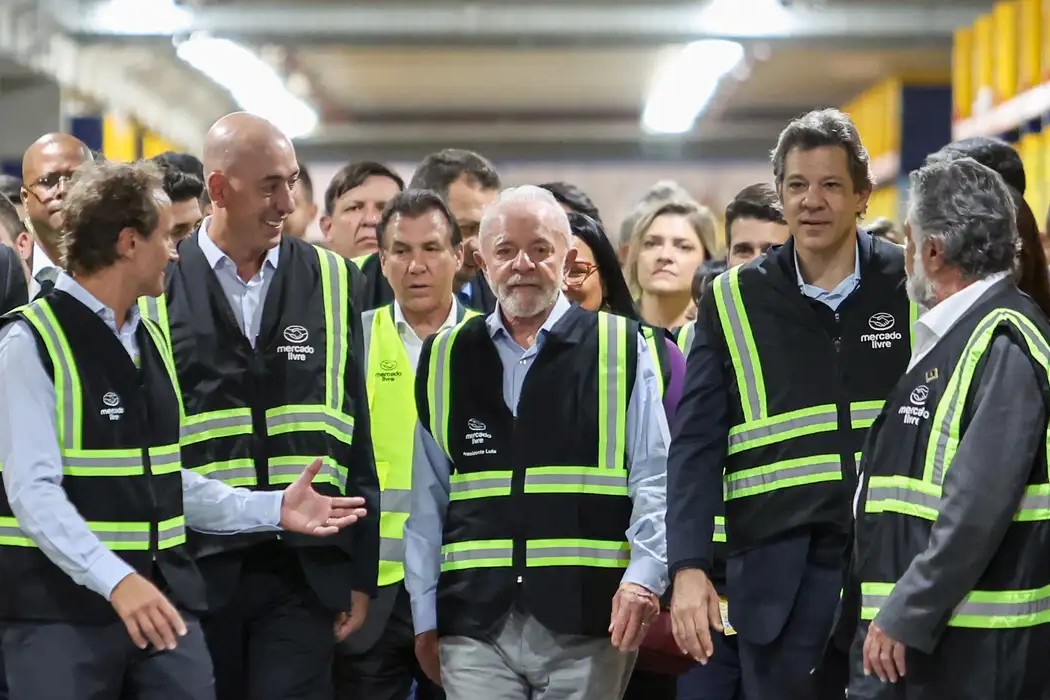 Economia: Lula destaca reservas internacionais de US$ 350 bilhões e prevê crescimento econômico acima do esperado em 2025