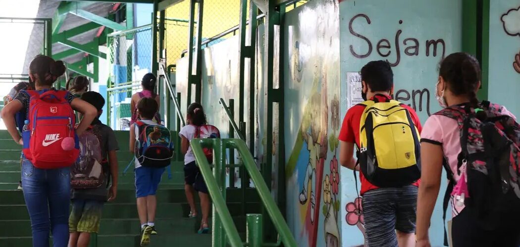 Educação: Governo de SP autoriza edital para concessão de gestão de 143 escolas à iniciativa privada