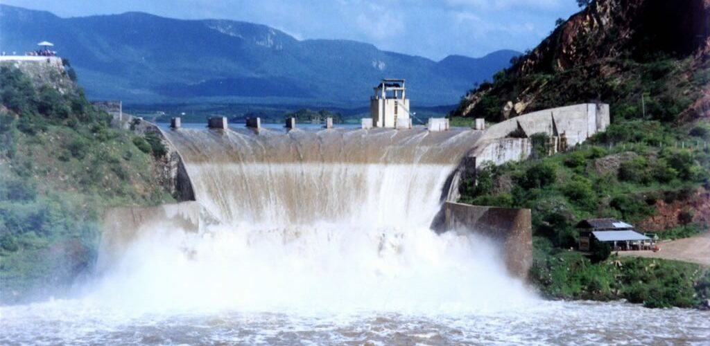 Após quase 14 anos, Açude Orós volta a sangrar no Ceará e renova esperança de milhares