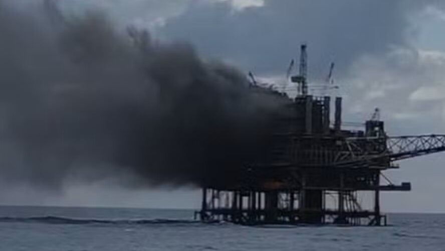 Incêndio: Plataforma de petróleo com 176 trabalhadores pega fogo na Bacia de Campos