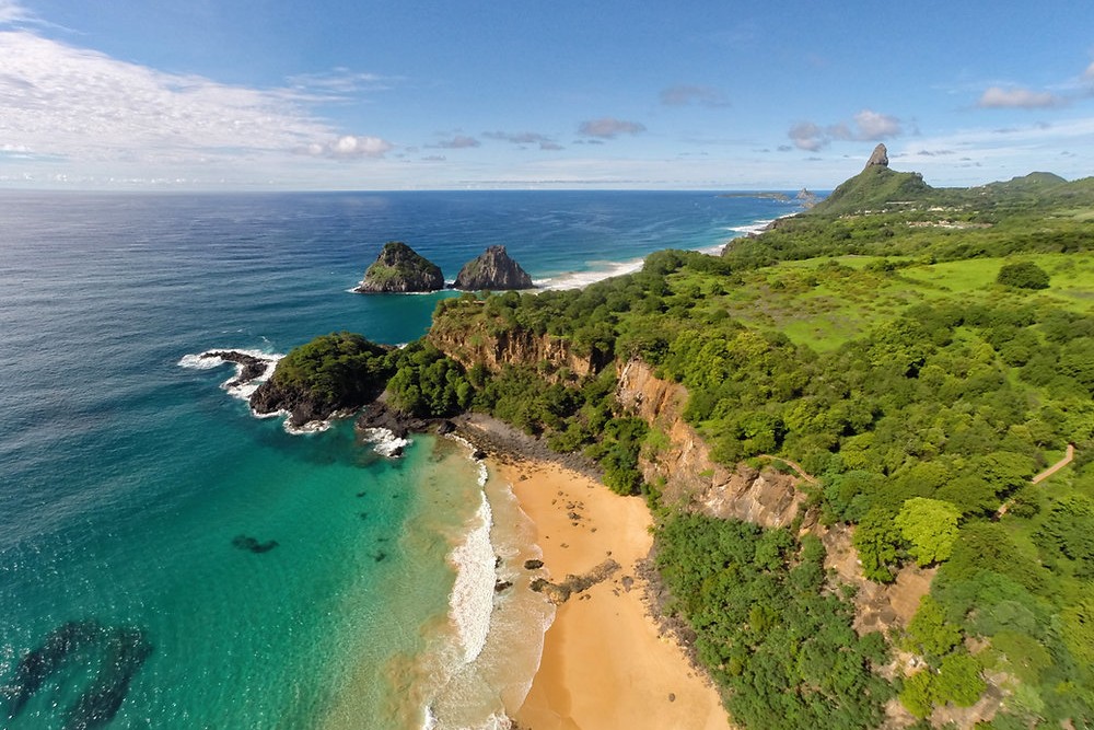 Roteiro: Pontal do Atalaia e Baía do Sancho estão entre as 50 melhores praias do mundo
